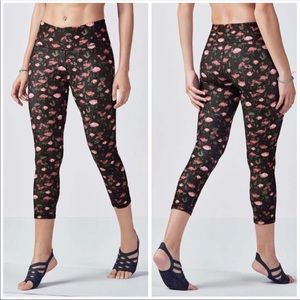 Compression Rose Print Capri Leggings.               Make an offer💫